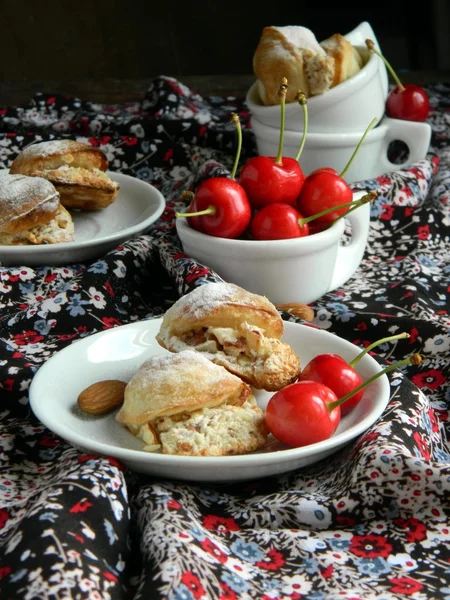 Biscuits from puff pastry stuffed with — Stock Photo, Image