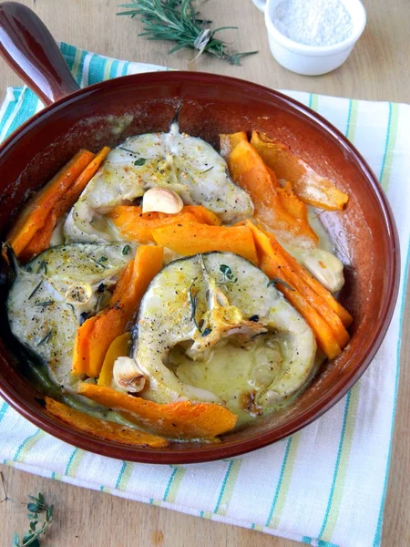 Pesce alla griglia con zucca — Foto Stock