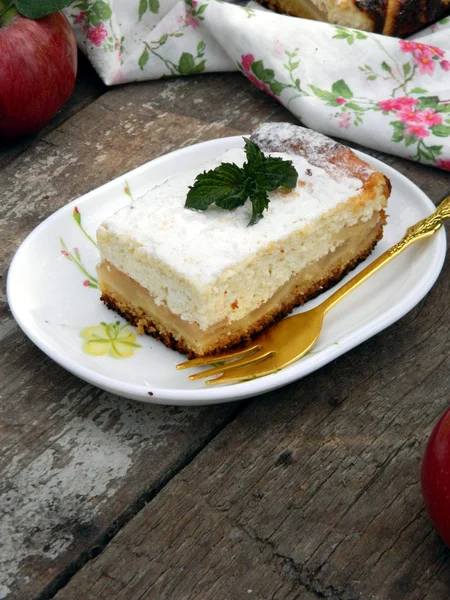 Cottage cheese pie with apples — Stock Photo, Image