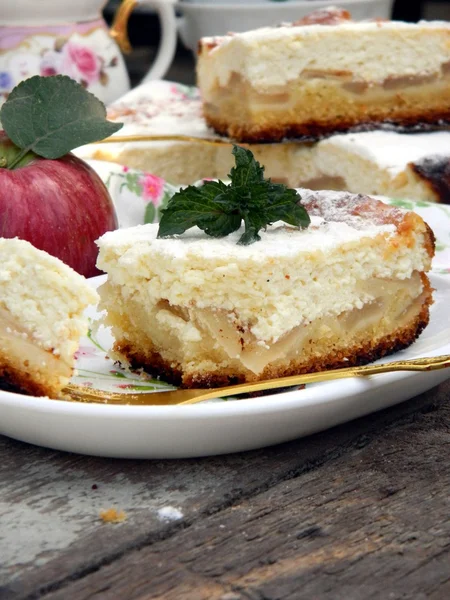 Cottage cheese pie with apples — Stock Photo, Image