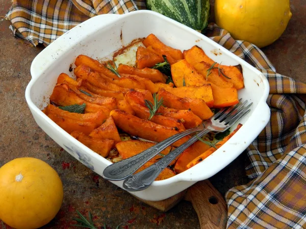 Zucca con salvia e rosmarino — Foto Stock