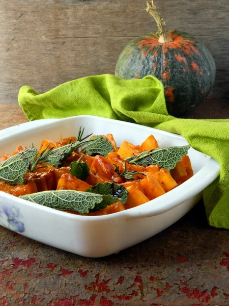 Calabaza con salvia y romero — Foto de Stock