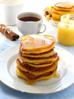 Ballı krep yığını