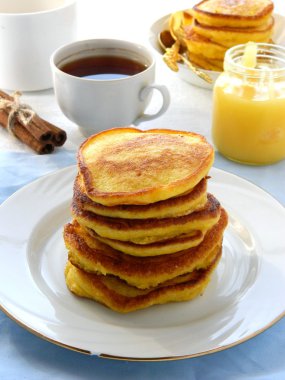 Ballı krep yığını