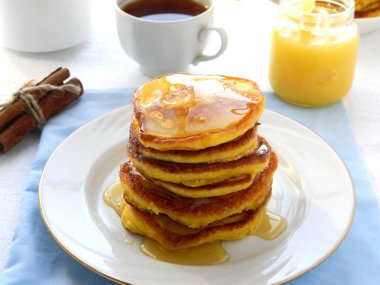 Ballı krep yığını