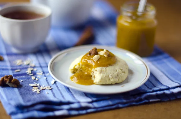 Galletas de pan corto con mermelada — Foto de Stock