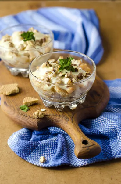 Postre de pera y galletas y crema — Foto de Stock