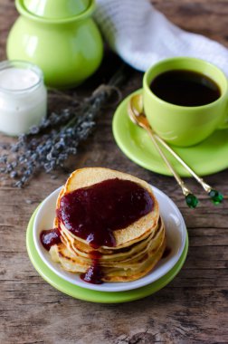 süzme peynir ile Pancakes