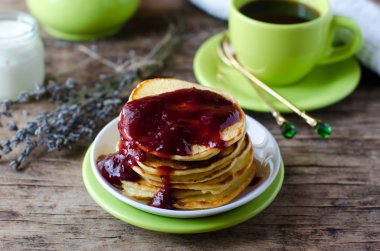süzme peynir ile Pancakes