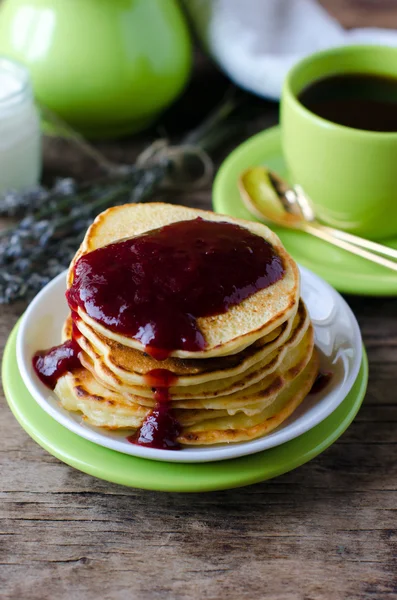 süzme peynir ile Pancakes