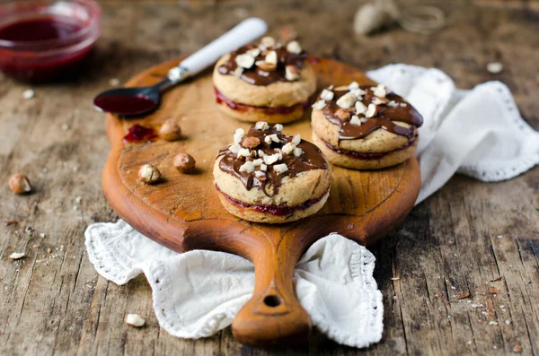 Ореховое печенье с джемом — стоковое фото