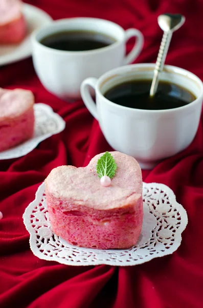 Cake in the shape of a heart for St. Valentine's Day — Stock Photo, Image