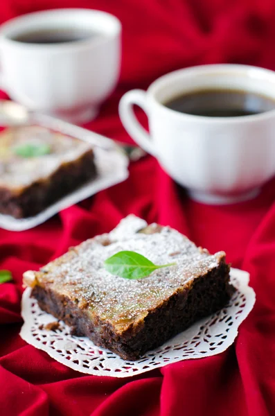 Chokladkaka med citron grädde — Stockfoto