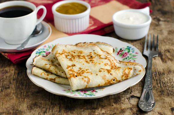 Delicate pancakes on kefir — Stock Photo, Image