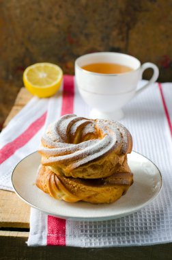 krema ile doldurulmuş eklerleri