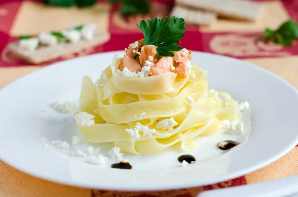 Fettuccini with salmon and feta — Stock Photo, Image
