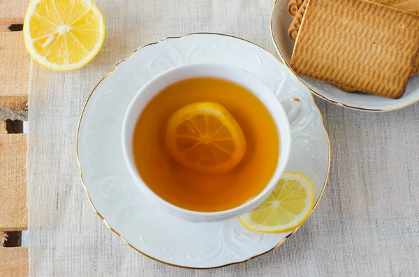 Tea with lemon and biscuits — Stock Photo, Image