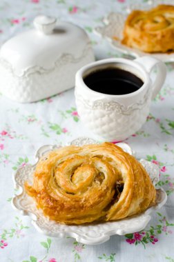 Kuru üzüm ve bal ile rulo