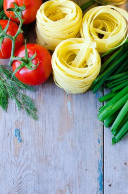 ahşap doku yapıştırma ve domates ile