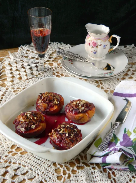 Peaches baked with camembert — Stock Photo, Image