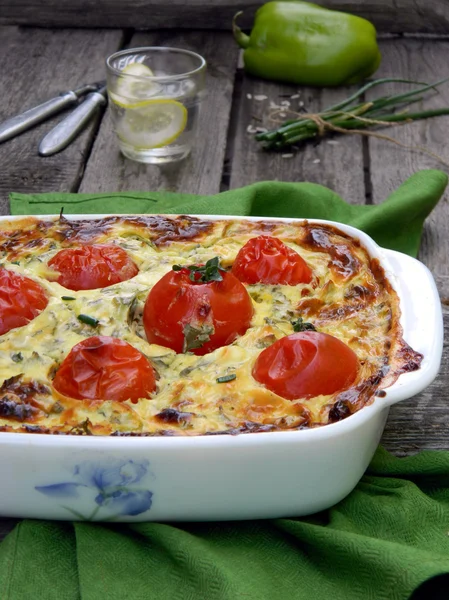 Torta grega com feta e abobrinha — Fotografia de Stock