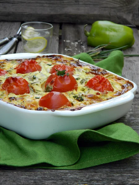 Torta grega com feta e abobrinha — Fotografia de Stock