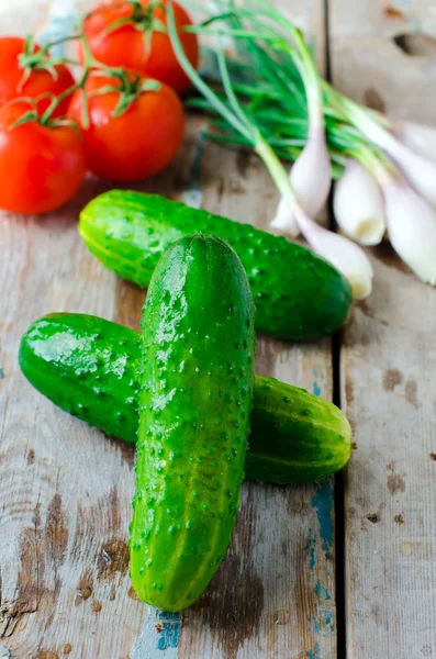 Fresh cucumbers, tomatoes and onions — Stock Photo, Image