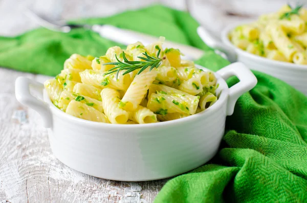 Pasta with pesto sauce — Stock Photo, Image