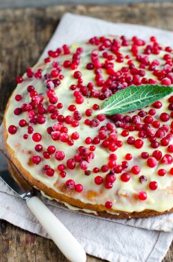 börek krem ve çilek ile