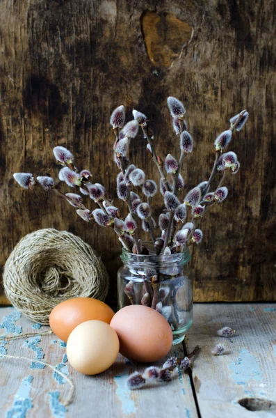 Eggs with a bunch of willows — Stock Photo, Image