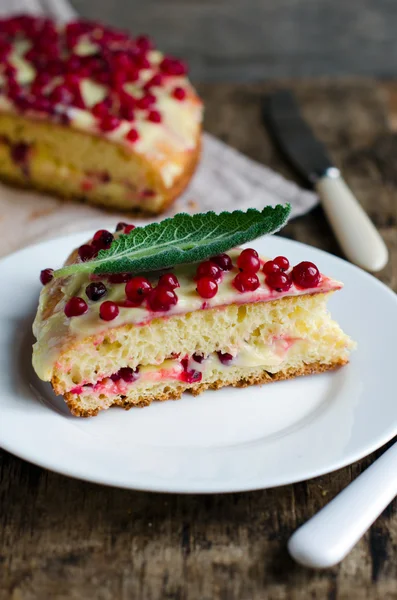 Börek krem ve çilek ile — Stok fotoğraf