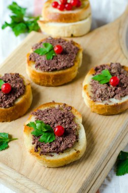 doldurma ve yeşillik ile sandviçler