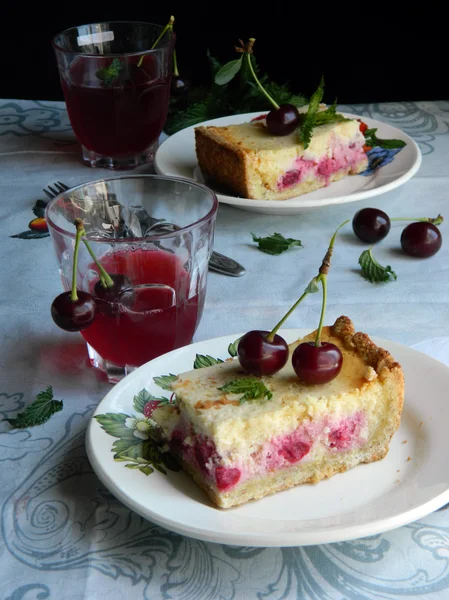 Cheese cake with cherry — Stock Photo, Image