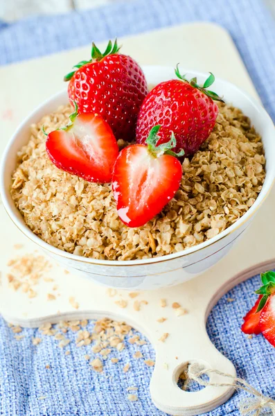 Cereal with strawberries — Stock Photo, Image