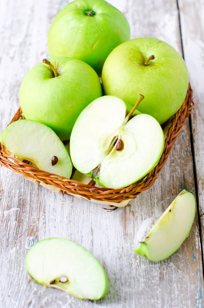 Čerstvá zelená jablka — Stock fotografie