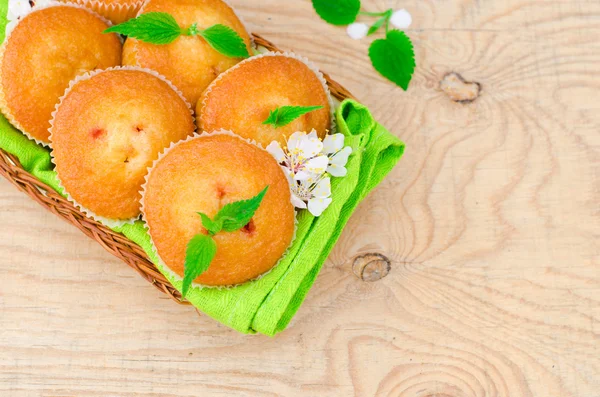 Muffins with jam with flowers — Stock Photo, Image