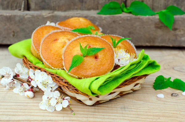 Magdalenas con mermelada con flores — Foto de Stock