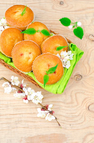Muffins with jam with flowers — Stock Photo, Image