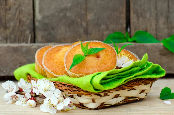 Muffins com flores — Fotografia de Stock