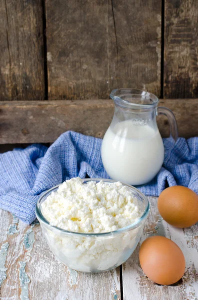 Queso de cabaña, leche y huevos — Foto de Stock