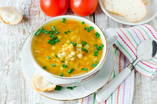 Zupa z soczewicy z makaronem — Zdjęcie stockowe