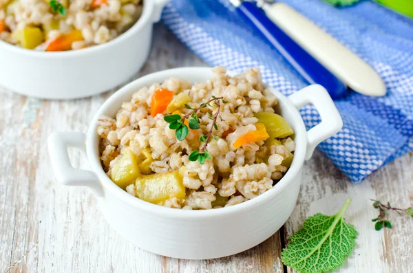 Barley porridge with vegetables — Stock Photo, Image