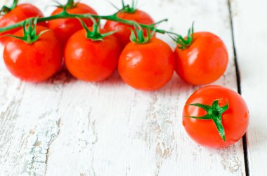 Taze vişneli domates.