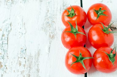 Taze vişneli domates.