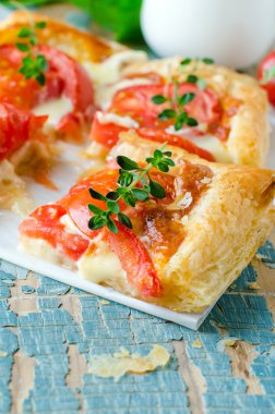 domates ve peynirli börek