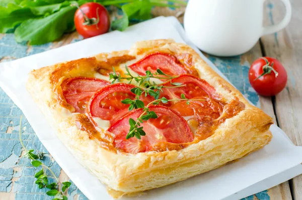 Pie with tomatoes and cheese . Selective focus — Stock Photo, Image