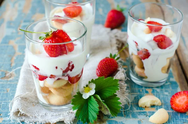 Tiramisu aux fraises — Photo