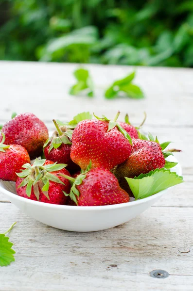 In a bowl of fresh strawberries — Stock Photo, Image