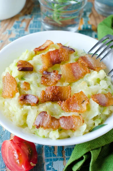 Potatismos med kål och bacon — Stockfoto