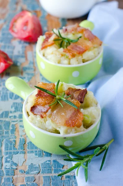 Mashed potatoes with cabbage and bacon — Stock Photo, Image